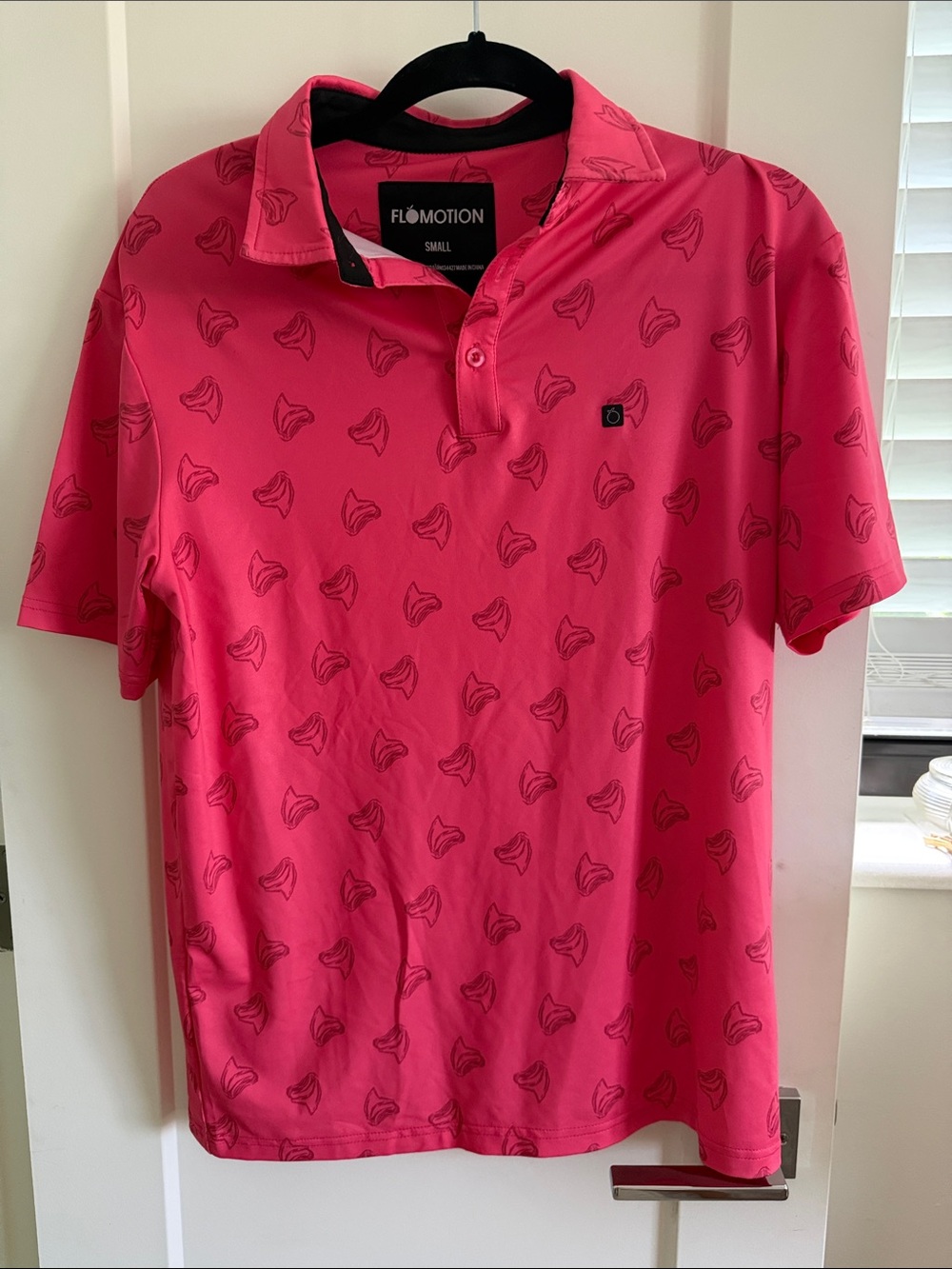 Flomotion pink shark tooth polo